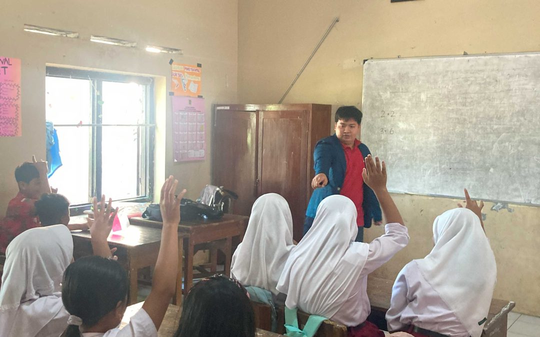 KKN Mahasiswa Series #3: Matematika Ilmu yang Menyenangkan! Belajar Perkalian menggunakan Batang Napier